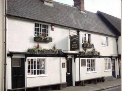 Picture of the front of the White Horse in Hertford.